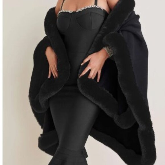 Elegant Fur Trim Shawl NWT - Picture 3 of 3